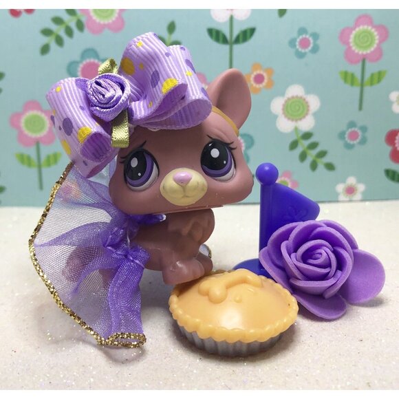 Authentic Littlest Pet Shop # 1533 Mauve Tan Blind Bag Corgi Purple Eyes Outfit - Picture 1 of 3